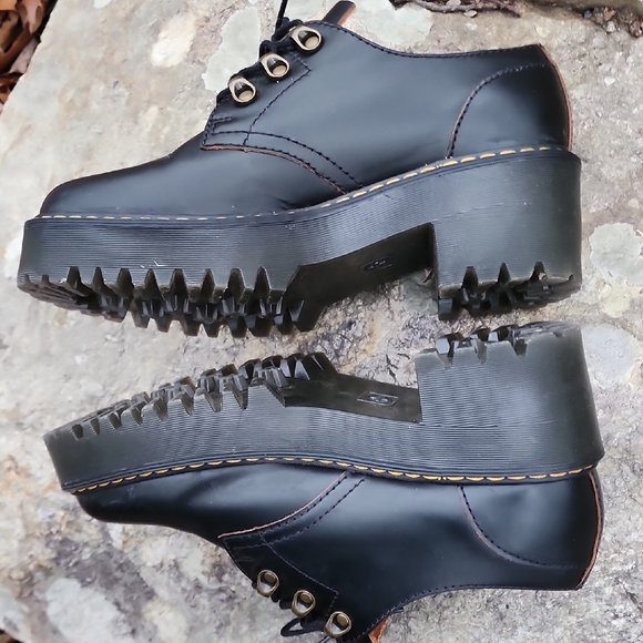 Dr Martens Leona Lug Sole Black Leather Women's Platform Shoes Size 8 - Picture 5 of 16